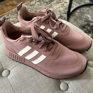 EUC Adidas Sneakers